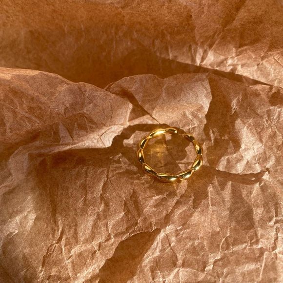 18K Gold Plated Trilly Oval Beaded Band Ring - Picture 7 of 8